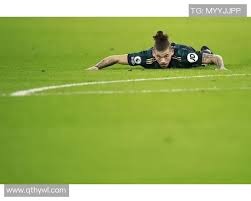 欧冠半场：克瑙夫打破僵局，法兰克福1-0巴塞罗那