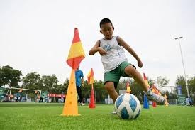 目标英超冠军？足总杯出局，阿莫林言论引争议，球迷：别降级就行