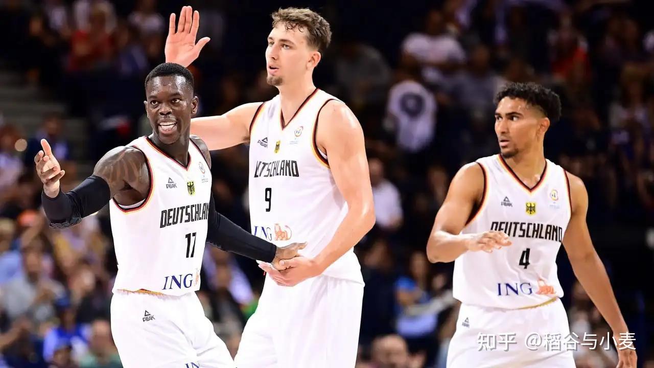 王大雷半场休息时喊话队友：两个、三个、四个继续打！