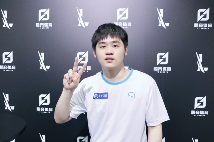 都让他切实 都让他切实